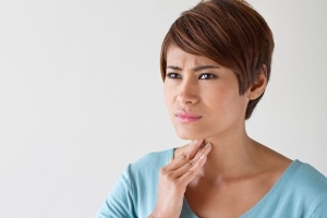 Throat discomfort is a symptom of cervical osteochondrosis