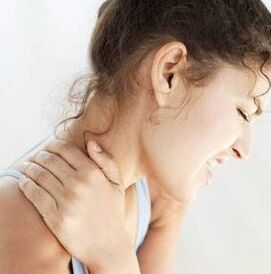 Cervical osteochondrosis leads to the pinching of neck nerves